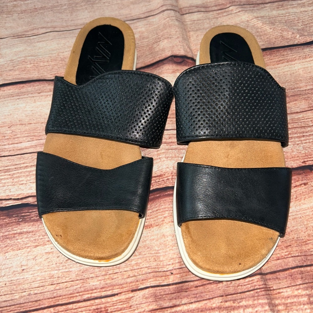 Naya sandals